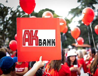 Cathay Bank participates in the 2018 Walk for Hope in Los Angeles.